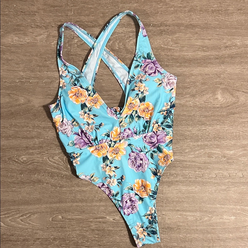 Floral Cross-Back One Piece Swimsuit NWT Size M – Live Life On The Beach